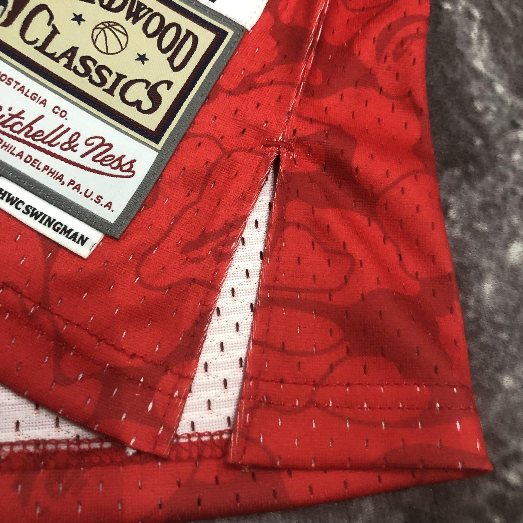 Regata Mitchell & Ness x BAPE - Miami Heat - Rei da Pelada